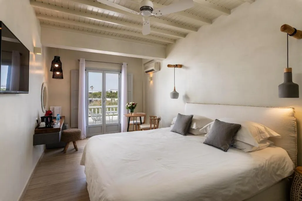 חדר מלון בסגנון קיקלאדי עם מרפסת, Poseidon Hotel Suites, מיקונוס